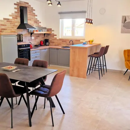 Villa Terrana Near Rovinj For 6 People With Private Pool *