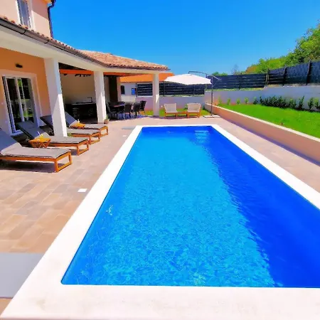 Villa Terrana Near Rovinj For 6 People With Private Pool