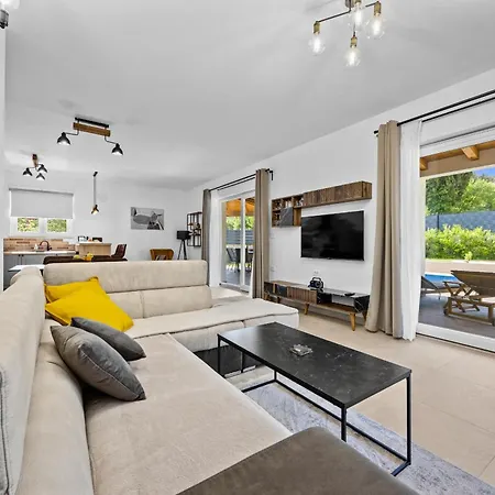 Villa Terrana Near Rovinj For 6 People With Private Pool