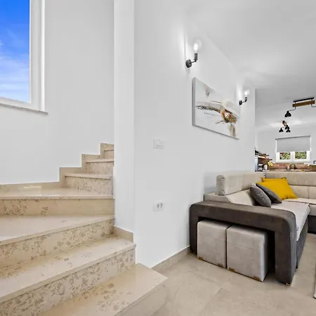 Villa Terrana Near Rovinj For 6 People With Private Pool