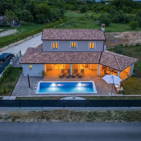 Villa Terrana Near Rovinj For 6 People With Private Pool *